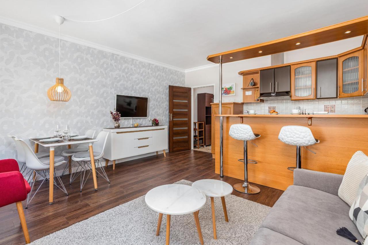 Modern Apartment With Balcony In Swinoujscie Center By Noclegi Renters Kültér fotó